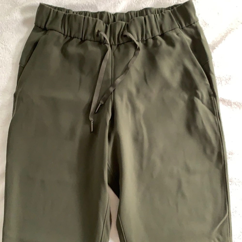 Lululemon on the fly crop woven dark green pants